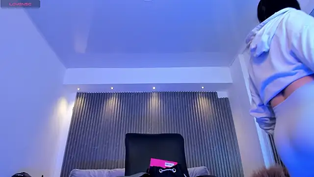 Snapshot of charlottewhitte chatting on 09.15.25 charlottewhitte online show from 09.15.25