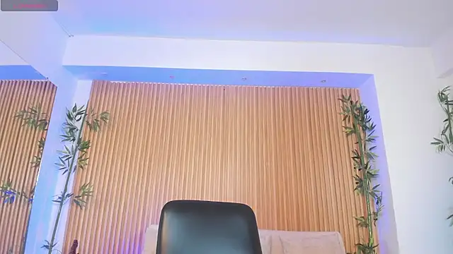 Snapshot of charlottewhitte chatting on 10.14.25 charlottewhitte online show from 10.14.25