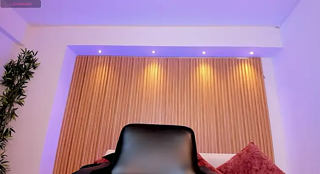 charlottewhitte online show from 04.28.26