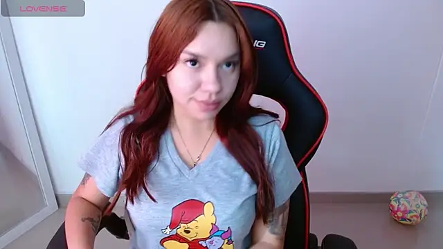 Snapshot of samantha_tattu chatting on 02.04.25 samantha tattu online show from 02.04.25