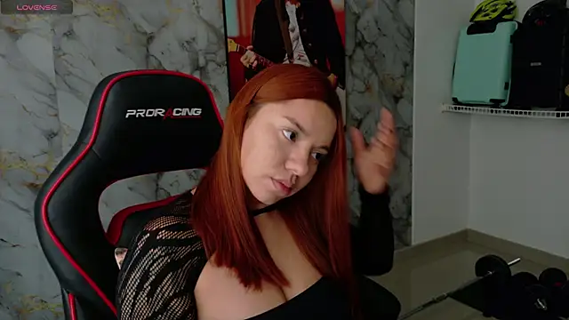 Snapshot of samantha_tattu chatting on 10.10.25 samantha tattu online show from 10.10.25