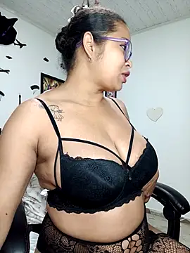 Snapshot of chalohott chatting on 10.12.25 chalohott online show from 10.12.25