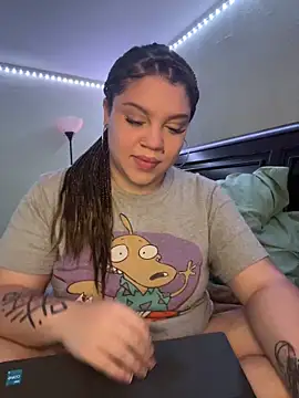 QueenNuttCollector online show from 12.30.24