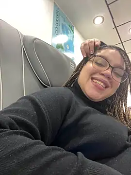 QueenNuttCollector online show from 01.17.25