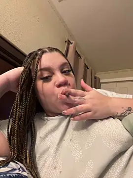 QueenNuttCollector online show from 01.30.25