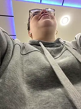 QueenNuttCollector online show from 02.15.25