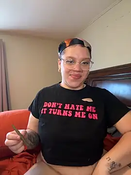 QueenNuttCollector online show from 09.09.25