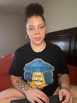 QueenNuttCollector online show from 09.30.25