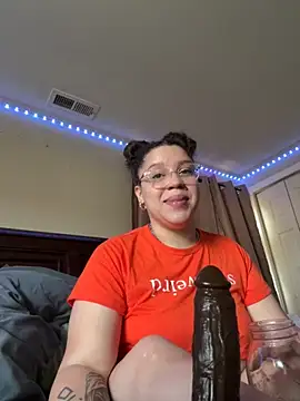 QueenNuttCollector online show from 10.28.25