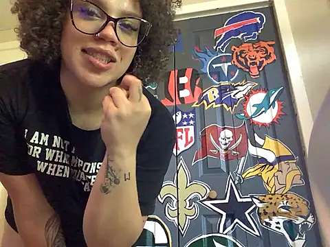 QueenNuttCollector online show from 06.11.26
