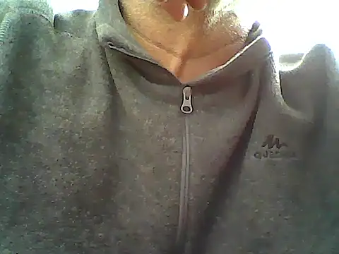 Snapshot of xcimeru chatting on 02.18.25 xcimeru online show from 02.18.25