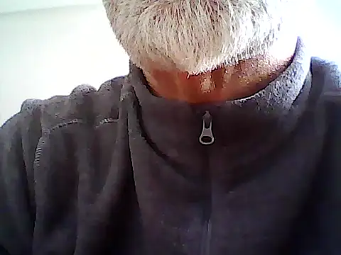 Snapshot of xcimeru chatting on 03.15.25 xcimeru online show from 03.15.25