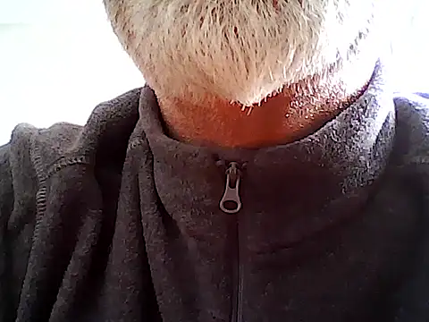 Snapshot of xcimeru chatting on 03.15.25 xcimeru online show from 03.15.25