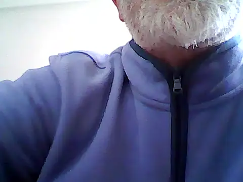 Snapshot of xcimeru chatting on 03.18.25 xcimeru online show from 03.18.25