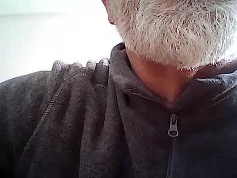 Snapshot of xcimeru chatting on 03.19.25 xcimeru online show from 03.19.25