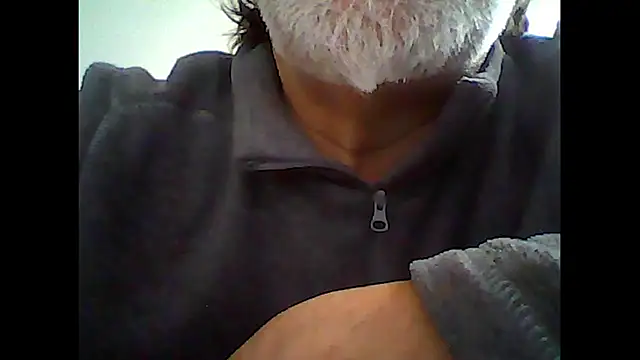 Snapshot of xcimeru chatting on 10.03.25 xcimeru online show from 10.03.25