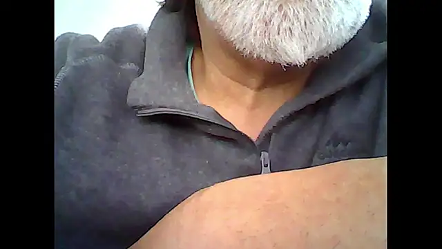 Snapshot of xcimeru chatting on 10.17.25 xcimeru online show from 10.17.25