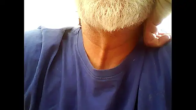 Snapshot of xcimeru chatting on 10.28.25 xcimeru online show from 10.28.25