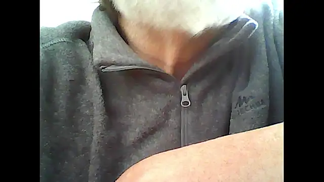 Snapshot of xcimeru chatting on 12.05.25 xcimeru online show from 12.05.25