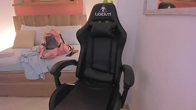 izaro22 online show from 03.14.25