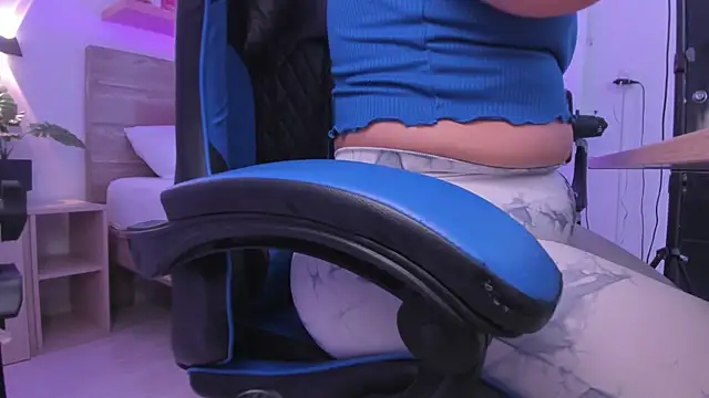 izaro22 online show from 11.15.25