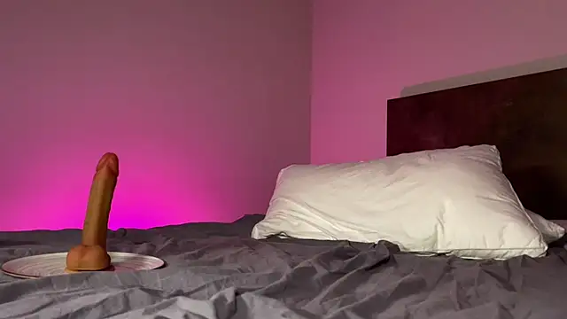 Snapshot of Pi-x-ie chatting on 04.05.26 Pi-x-ie online show from 04.05.26