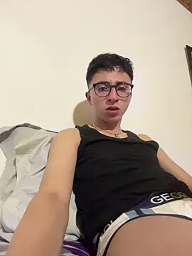 Snapshot of CamiRojas_boy chatting on 05.09.26 CamiRojas boy online show from 05.09.26