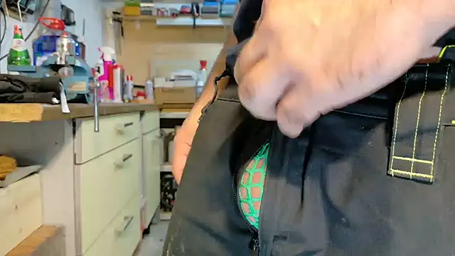 Snapshot of Nikeyone2 chatting on 12.19.24 Nikeyone2 online show from 12.19.24