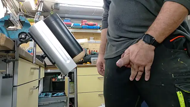 Snapshot of Nikeyone2 chatting on 10.29.25 Nikeyone2 online show from 10.29.25