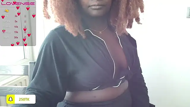 Snapshot of Thepanthera chatting on 01.11.25 Thepanthera online show from 01.11.25