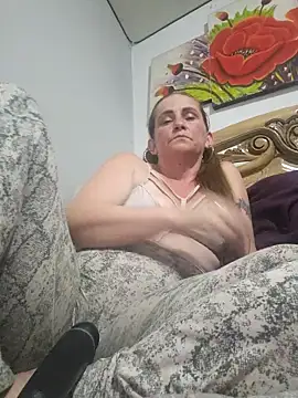 Snapshot of SeductionSilera chatting on 02.25.25 SeductionSilera online show from 02.25.25