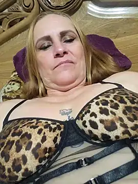 Snapshot of SeductionSilera chatting on 11.04.25 SeductionSilera online show from 11.04.25