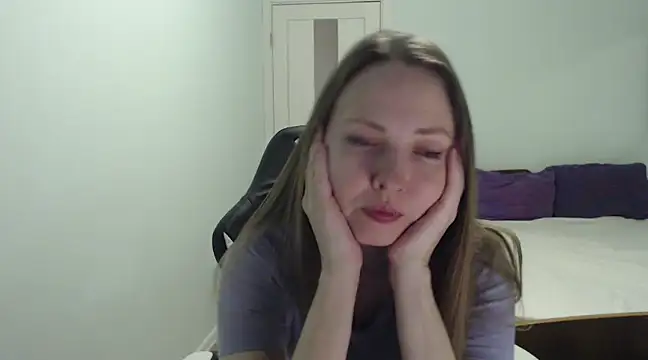 Snapshot of VioletLily chatting on 03.21.25 VioletLily online show from 03.21.25