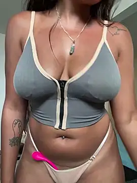 Snapshot of fenixgre chatting on 02.04.25 fenixgre online show from 02.04.25