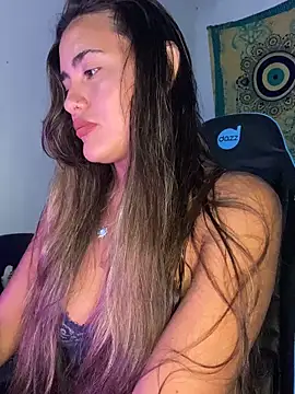 Snapshot of fenixgre chatting on 10.30.25 fenixgre online show from 10.30.25