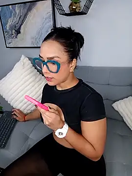 Amber Etan online show from 04.21.26