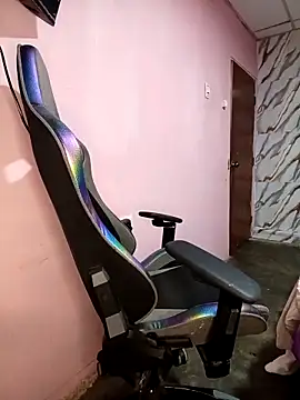 Snapshot of kanyat_ chatting on 11.30.25 kanyat online show from 11.30.25