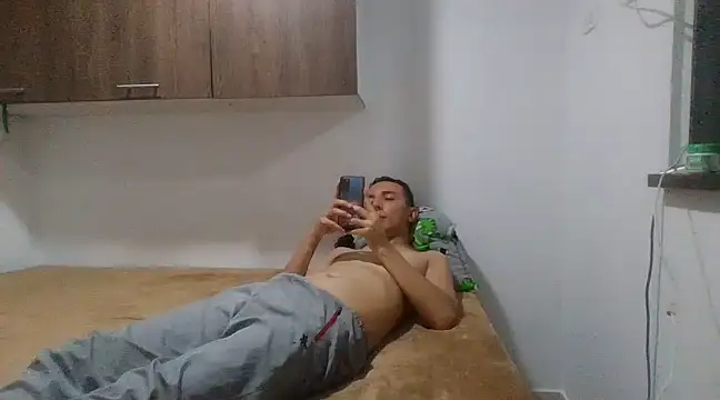 Snapshot of axeldaviid chatting on 03.14.25 axeldaviid online show from 03.14.25