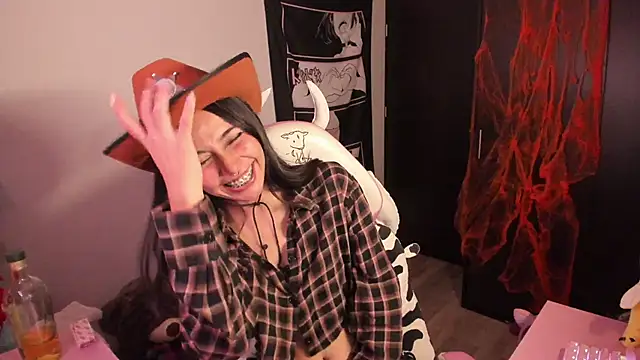 amber yull online show from 10.31.25