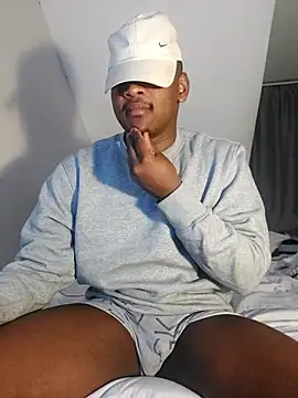 Snapshot of _MAC24k chatting on 10.04.25 MAC24k online show from 10.04.25