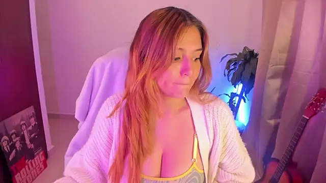 Snapshot of samantha_cherry chatting on 01.21.25 samantha cherry online show from 01.21.25