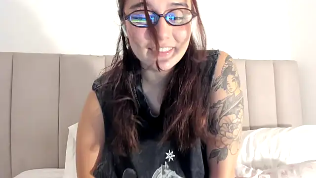 Snapshot of samantha_cherry chatting on 11.20.25 samantha cherry online show from 11.20.25