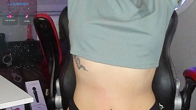 Snapshot of natasha_logan_ chatting on 02.21.26 natasha logan online show from 02.21.26