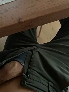 Snapshot of Fellix chatting on 02.27.25 Fellix online show from 02.27.25