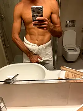 Snapshot of Fellix chatting on 10.28.25 Fellix online show from 10.28.25