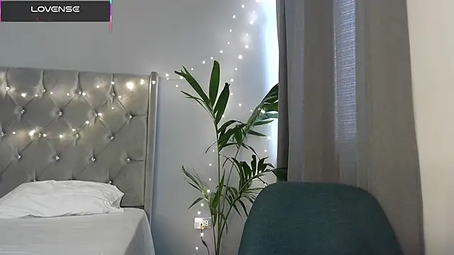 mini kunis online show from 11.04.25