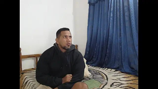 Snapshot of lover_1994 chatting on 09.13.25 lover 1994 online show from 09.13.25