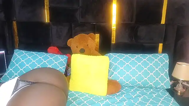 Snapshot of Sexy_sharntel chatting on 09.28.25 Sexy sharntel online show from 09.28.25