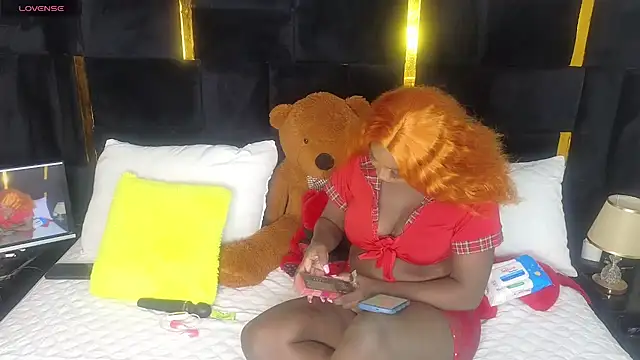 Snapshot of Sexy_sharntel chatting on 10.02.25 Sexy sharntel online show from 10.02.25