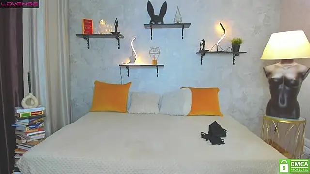 Snapshot of StripBianka chatting on 03.20.25 StripBianka online show from 03.20.25